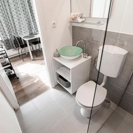 Oxford Apartma *